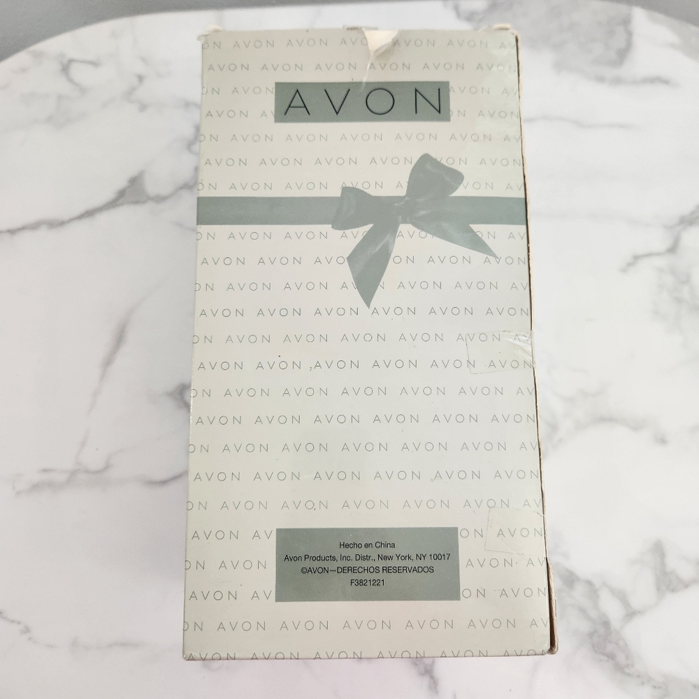 Avon Mrs. Albee 2014 Figurine  Collector’s Edition - Picture 11 of 16